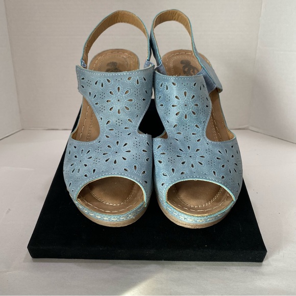 Good Choice Shoes Bandi Floral Cutout Slingback Block Heel Sandals Blue 7W - Picture 4 of 12